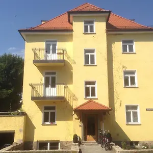 Achtzimmer Guest house